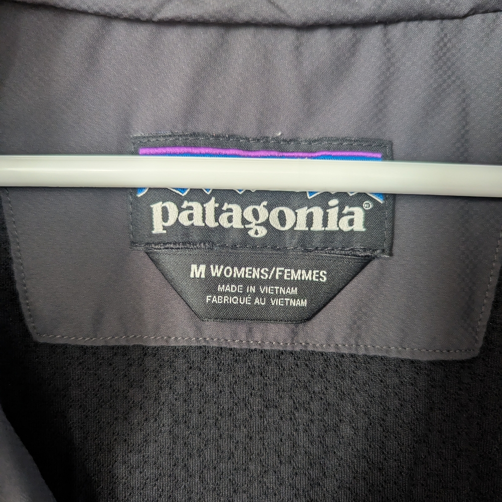 Patagonia Black Hooded Jacket - Picture 6 of 8